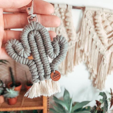 Cactus Keychain, Jewels Diy, Macrame Rings, Baby Products Packaging, Cactus Diy, Small Cactus, Noel Diy, Macrame Ideas, Macrame Projects