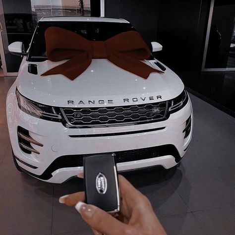 White Range Rover, Range Rover White, Dream Cars Range Rovers, Range Rover Black, Tmax Yamaha, Luxury Cars Range Rover, White Range, Dream Cars Mercedes, New Luxury Cars