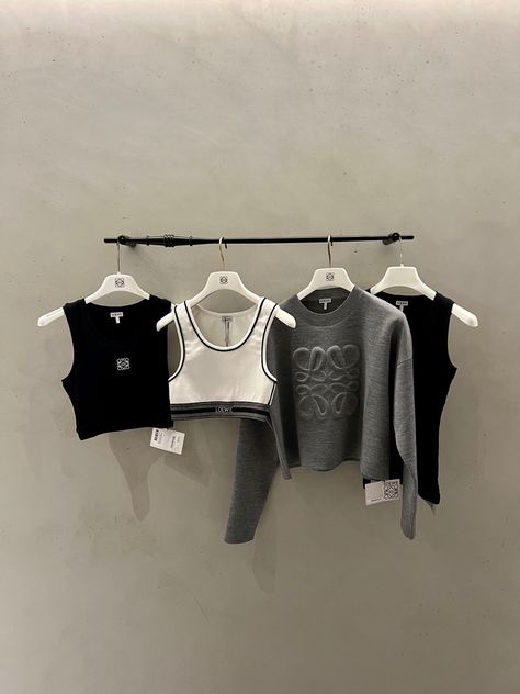 Casa Loewe - Anagram Top Loewe Clothes, Loewe Aesthetic, Loewe Top, Style Aesthetics, Loewe Anagram, East Hampton, Simple Trendy Outfits, Beach Aesthetic, High Class