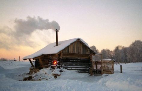 Homemade Sauna, Russian Sauna, Diy Sauna, Russian Village, Sauna Diy, Farmhouse Exterior Design, Cabin Tiny House, Off Grid Cabin, Jacuzzi Outdoor