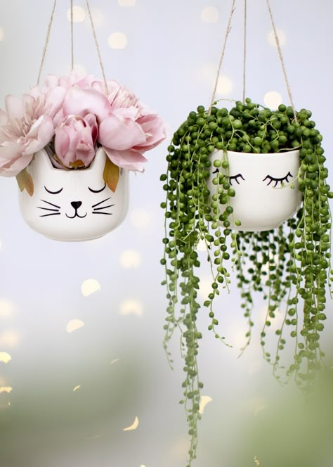 Sass & Belle Eyes Shut and Cat Hanging Planters. We are on a mission to light up homes everywhere with the beauty of the outdoors, one plant at a time. That's why we created this beautiful range of hanging or standing planters, terrariums and vases. Whether Cactus or Monstera, every leafy green friend needs a place to live! Standing Planters, Small Flower Vases, Plant Pot Design, نباتات منزلية, Plant Pot Diy, Painted Plant Pots, Painted Pots Diy, Diy Flower Pots, Diy Plant Hanger