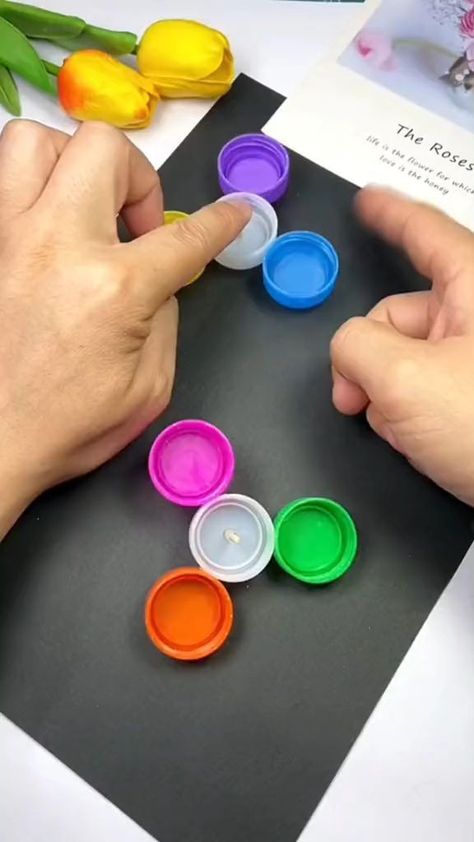 Craft Toys, Diy Fidget Toys, Easy Arts And Crafts, Bottle Cap Crafts, Funny Toys, Diy Crafts For Kids Easy, Fun Easy Crafts, Amazing Diy, Camping Crafts