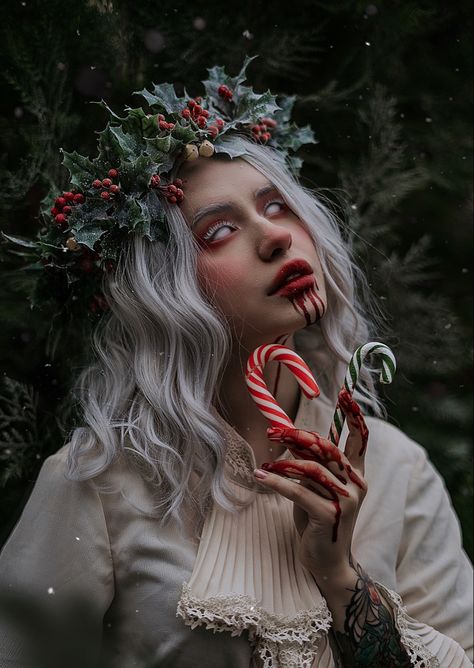 Christmas dark horror blood candy дух рождества кровь карамель снег фотосессия Horror Christmas Photoshoot, Alternative Christmas Photoshoot, Gothic Christmas Photoshoot, Winter Witch Makeup, Creepy Christmas Photoshoot, Spooky Christmas Photoshoot, Goth Christmas Photoshoot, Dark Christmas Makeup, Spooky Christmas Makeup