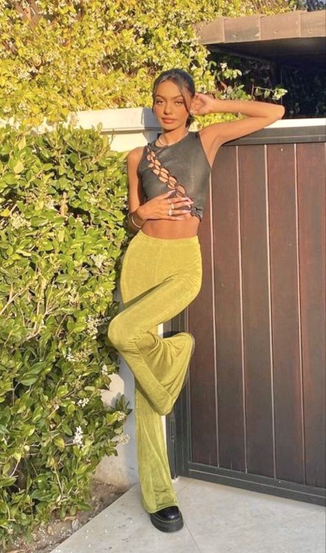 Green Coachella Outfit, Lounge Bar Outfit, Govball Outfits, Summer Night Outfit Going Out, Summer Night Outfit, Bar Outfits, St Patrick's Day Outfit, Festival Pants, Casual Outfit Inspiration