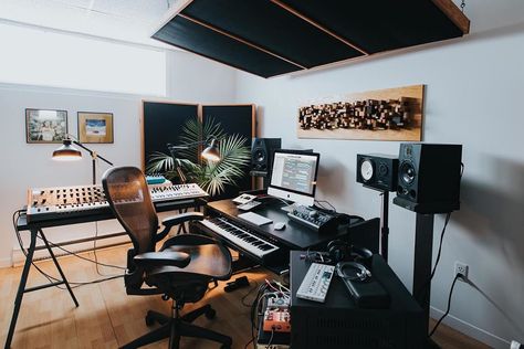 Home studio of Olivier Bibeau Music Room Wall, Music Studio Decor, Music Room Design, Music Bedroom, Home Studio Ideas, Home Music Rooms, Recording Studio Design, Recording Studio Home, Home Studio Setup