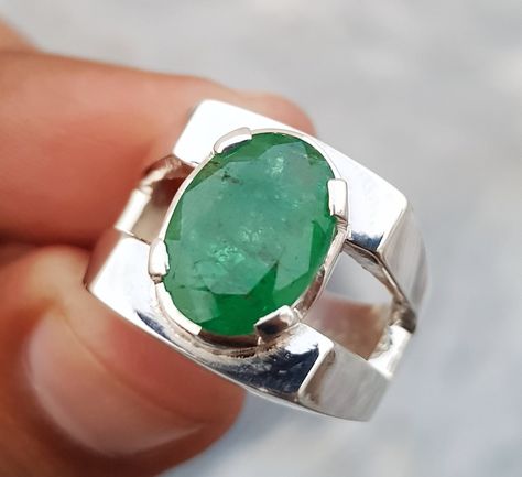 Emerald Stone Benefits, Emerald Stone Ring, Diamond Chart, Emerald Stone Rings, Watch Ring, Mens Jewellery, Ring Video, Green Emerald Ring, Emerald Ring Gold