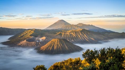 Mount Bromo offers incredible views of the sunrise with nearby Semeru Volcano standing in the background Ometepe, Glamping Resorts, Travel Facts, Conde Nast Traveler, Paradise On Earth, Countries Of The World, Asia Travel, Southeast Asia, Java