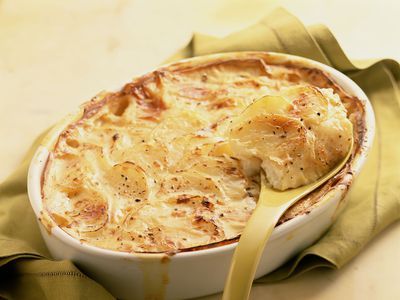 Easiest Scalloped Potatoes Recipes Tuna Potato Bake, Gluten Free Scalloped Potatoes, Baked Scalloped Potatoes, Scalloped Potatoes Crockpot, Scalloped Potatoes Cheesy, Scalloped Potato Recipes, Cream Of Celery Soup, Celery Soup, Scallop Recipes