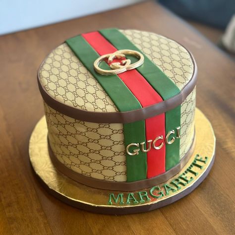 Just like the brand, this cake embodies perfection. 🍰✨ #Gucci #LaCakeCafe #PersonalizedCake Gucci Cake For Him, Brigadeiro Cake, Gucci Cake, Cake To Go, Cake Custom, Cheesecake Mini, Cake Cafe, Mini Cake, Mini Cheesecakes