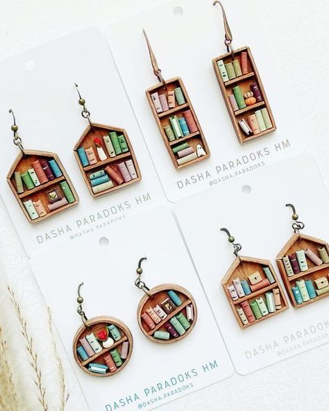 Clay Bookshelf Earrings, Book Clay Earrings, Polymer Clay Book Earrings, Polymer Clay Space, Book Polymer Clay, Polymer Clay Books, Selling Earrings, Clay Artist, Book Earrings