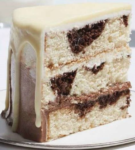 White Russian Cake Recipe, Alcoholic Cakes, Boozy Cakes, Russian Cake, White Cake Recipes, Russian Cakes, Chocolate Yogurt, Coconut Dessert, A Slice Of Cake