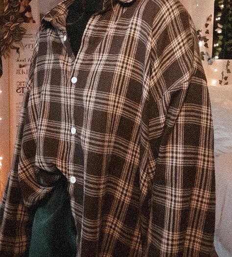 @jaikemarie on instagram & tiktok #outfit #inspiration #brown #cozy #oversize Brown Flannel Aesthetic, Brown Flannel Outfit Women, Thanksgiving Outfit Flannel, Brown Flannel Outfits For Women, Brown Oversized Shirt Outfit, Brown Plaid Shirt Outfit, Cozy Flannel Outfit, Flannel Shirt Aesthetic, Oversized Flannel Outfit