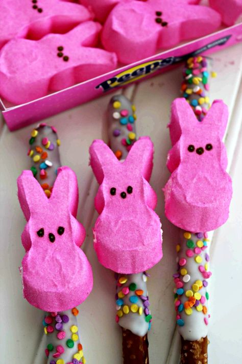 Peeps Pretzel Rods Easter Pretzel Rods, Easter Pretzel, Easter Dessert Ideas, Peeps Recipes, Marshmallow Recipes, Easter Deserts, Easter Party Food, Recipes Easter, Easy Easter Treats