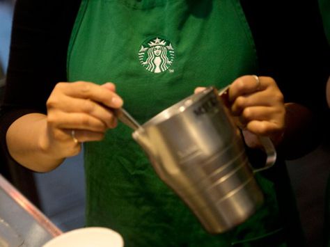 Vision Board Assignment, Starbucks Employee, Barista Life, Starbucks Apron, Working At Starbucks, Employee Uniform, Starbucks Barista, Starbucks Green, Crop Top With Jeans