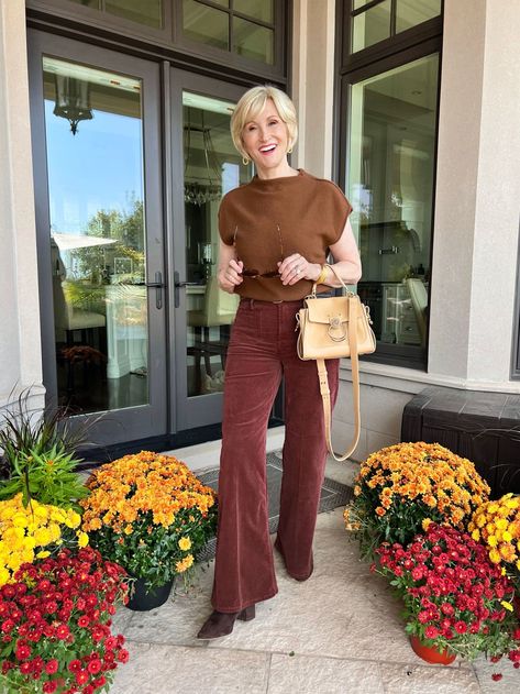 High Waisted Wide Leg Corduroy Pants, Brown Wide Leg Corduroy Pants Outfit, Shoes To Wear With Corduroy Pants, Wide Leg Cords Outfit, What To Wear With Brown Corduroy Pants, Corduroy Wide Leg Pants Outfit, How To Style Corduroy Pants, Wide Leg Corduroy Pants Outfit, Cord Pants Outfit