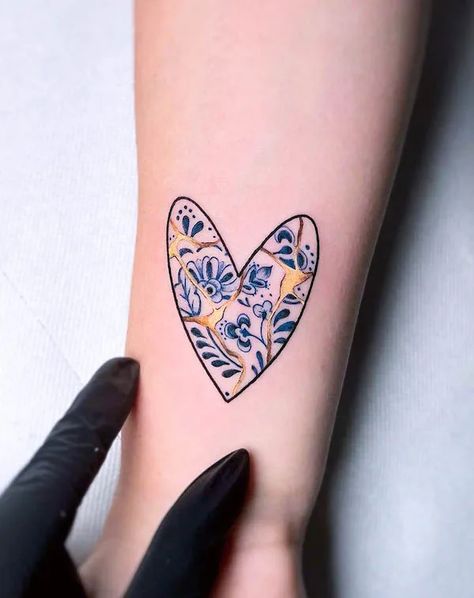 Kintsugi Tattoo Minimalist, Stained Glass Tattoos For Women, Optician Tattoo, Kintsugi Heart Tattoo, Cool Tattoos Unique, Mini Tat Ideas, Kintsugi Nails, Therapy Tattoos, Kintsukuroi Tattoo