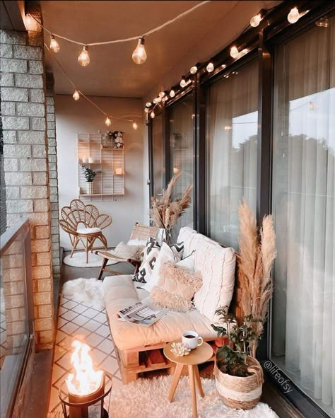 Rectangle Balcony Ideas, Small Terasa Ideas, Rectangular Balcony Ideas, Bohemian Balcony Ideas Apartment, Balcony Yoga Space, Simple Modern Boho Living Room, Small Balcony Lights, Nature Inspired Apartment Decor, Cozy Apartment Porch