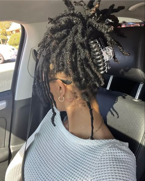 Locs And Claw Clips, Loc Claw Clip Hairstyles, Miley Cyrus Short Hair, Loc Ideas, Loc Goddess, Hair Facts, Claw Clip Hairstyles, Locs Natural, Aesthetic Hairstyles