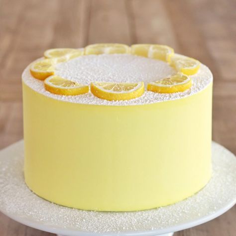 Lemon Bar Cake Recipe, Lemon Cake Combinations, Lemon Bar Cupcakes, Lemon Curd Birthday Cake, Lemon Cake Decorating Ideas, Summer Lemon Cake, Fancy Lemon Cake, Lemon Cake Decoration Ideas, Lemon Cookie Cake