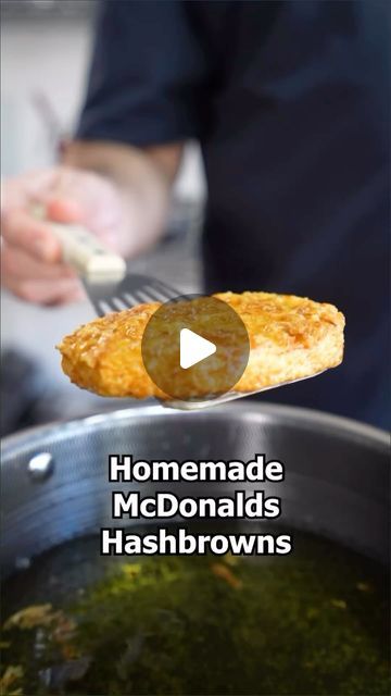 Oahu Family Fun - Activities & Events on Instagram: "Oh cornstarch and egg is the secret to getting them nice and crispy! Gotta try this! 

 @noflakeysalt McDonald’s Hashbrowns. What other recipes should we take from them? #hashbrowns #foodie #foodiesofinstagram" Home Made Hash Browns, Potatoes Ideas, Air Fryer Breakfast Potatoes, Bake Potato, Breakfast Lunch Ideas, Mcdonalds Recipes, Homemade Hashbrowns, Baking Snacks, Breakfast Essentials