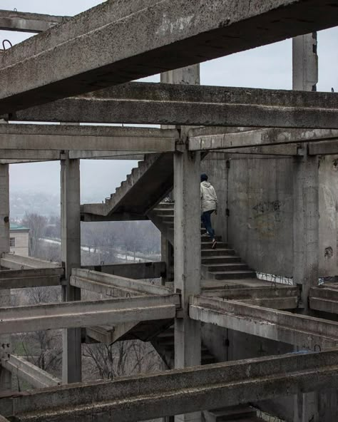 Housing Building, Apocalypse Aesthetic, Brutalism Architecture, Bg Design, Brutalist Architecture, Post Apocalypse, Brutalism, Abandoned Places, Metropolis