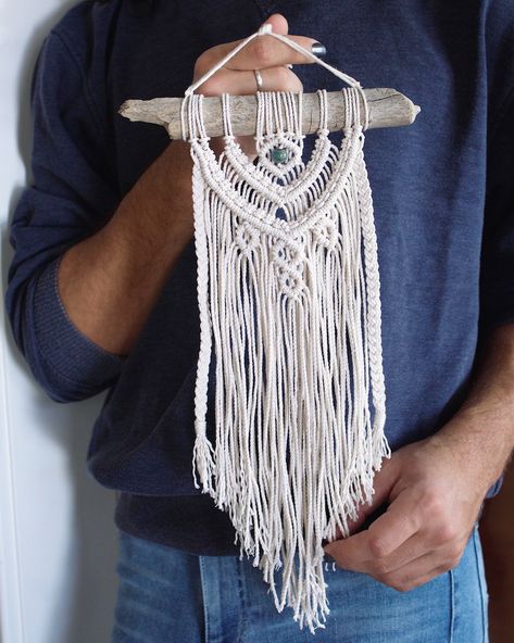 Atrapasueños Diy, Decor With Ropes, Loving Others, Loving Myself, Macrame Dream Catcher, Macrame Knots Tutorial, Makramee Diy, Macrame Knots Pattern, Small Macrame