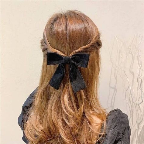 Hairstyle coquette peinados pink Black Bows, Aesthetic Black, Long Hair, A Woman, Blonde, Hairstyles, Hair, Black