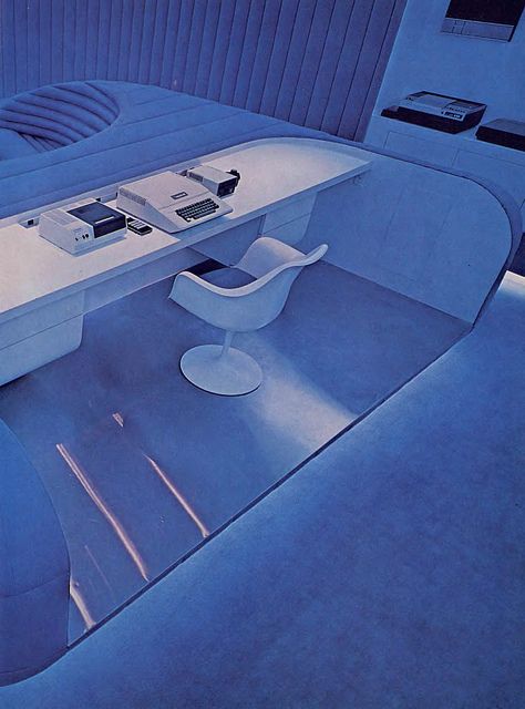 Futuristic Office, 80s Interior, 70s Interior, 70s Sci Fi Art, Retro Interior Design, Joe Colombo, Interior Vintage, Futuristic Furniture, Futuristic Interior