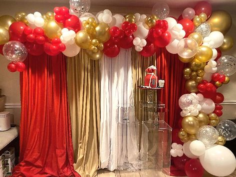 Red White And Gold Balloon Decorations, Red White And Gold Balloon Garland, Red White And Gold Backdrop Ideas, Red White And Gold Decorations, Clear Confetti Balloons, Balloon Wall Decorations, Gold Balloons Decorations, Clear Balloons With Confetti, White And Gold Christmas