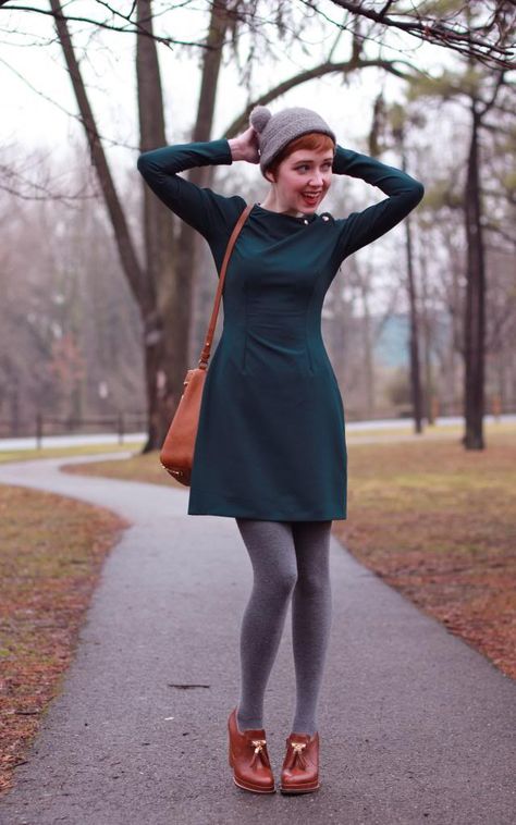 Green Dress Outfit, Grey Tights, Mode Hippie, St Patrick's Day Outfit, Grey Hat, Mode Casual, Fashion Tights, Style Photography, Tights Outfit