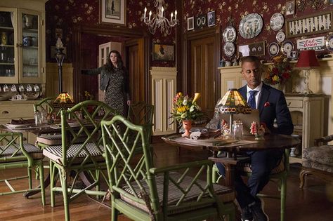 Lorelai Gilmore (Lauren Graham), Michel Gerard (Yanic Truesdale) ~ Gilmore Girls: A Year in the Life (2016) ~ Fall #amusementphile The Dragonfly Inn, Gilmore Girls Dragonfly Inn, Gilmore Girls Lorelai, Floral Armchair, Emily Gilmore, Nantucket Cottage, Dragonfly Inn, Gilmore Girls Fan, Gilmore Girl