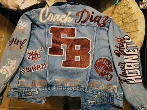 Jean Jacket Baseball Outfit, Cheer Coach Jean Jacket, School Spirit Jean Jacket, Cheer Jean Jacket, Senior Jean Jacket, Teacher Jacket, Baseball Gf, Hoco Pants, Homecoming Jeans Ideas