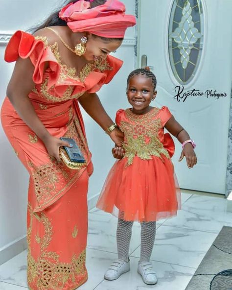 Ibo Blouse Styles, Ibo Blouse, Asoebi Lace, Mother And Her Daughter, Lace Outfits, African Traditional Wedding Dress, African Lace Styles, Instagram Mom, African Dresses For Kids