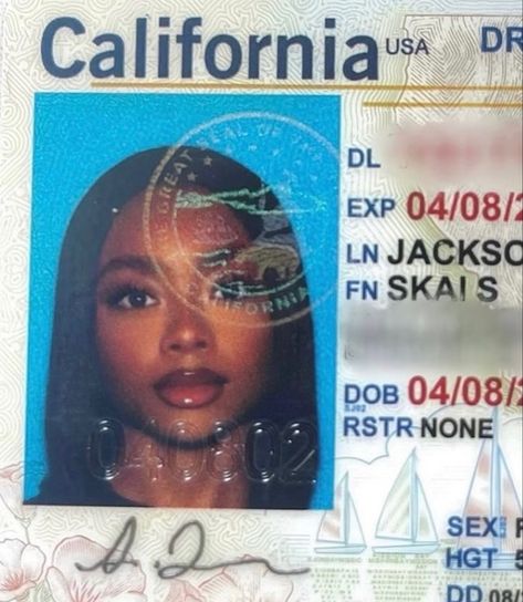 Pretty Id Card Picture, Passport Pictures, Skai Jackson, Passport Online, Passport Photo, Id Photo, Things To Do When Bored, Model Aesthetic, Picture Day