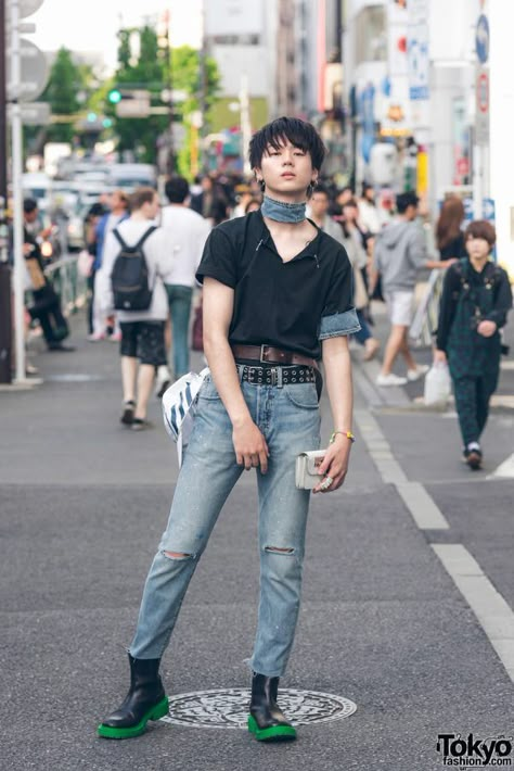 Harajuku Male Model in Denim Street Style w/ Levi’s, Kenzo x H&M, Comme des Garcons & Off-White Japan Street Fashion, Style Doc Martens, Harajuku Male, Japan Fashion Street, Denim Street Style, Harajuku Fashion Street, Tokyo Street Fashion, Tokyo Street Style, Fashion Male