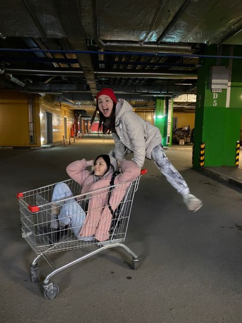 Parking, friends, shopping cart, trolley, youth Trolley Photoshoot, Duo References, Carpark Photoshoot, Society Photography, Parking Lot Photoshoot, Supermarket Trolley, Shooting Ideas, Watching A Movie, Cute Friend Pictures