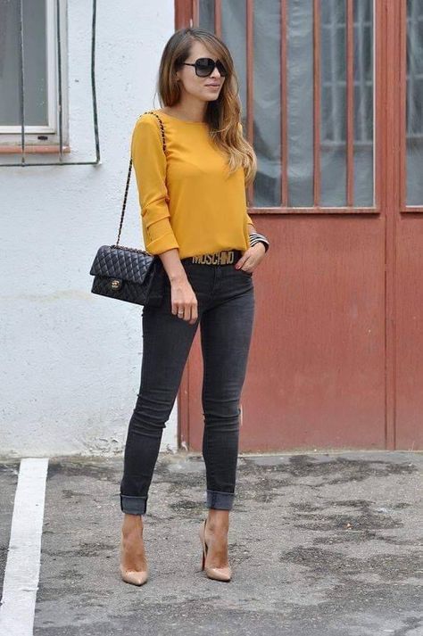 Yellow Blouse Outfit, Yellow Top Outfit, Mustard Yellow Blouse, Pearls Fashion, Outfits Con Jeans, Yellow Outfit, Fashion Capsule, Yellow Top, Blouse Outfit