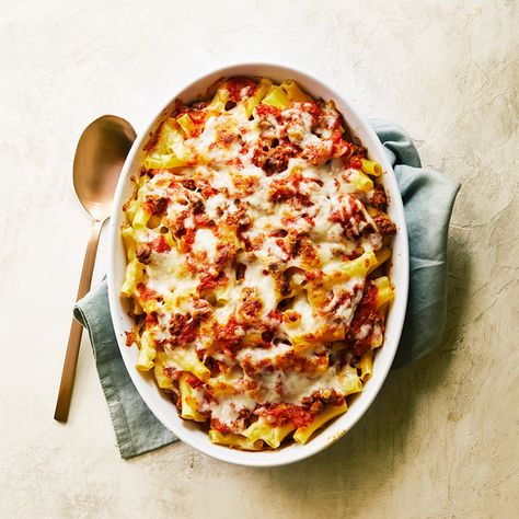 A healthier WW recipe for Baked beef macaroni ready in just 50. Get the SmartPoints value plus browse 5,000 other delicious recipes today! Easy Vegetable Pasta, Vegetable Pasta Bake, Beef Macaroni, Ww Recipe, Ziti Recipes, Easy Vegetable, Weight Watcher Dinners, Culture Food, Calorie Recipes