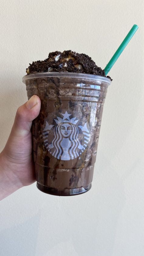 Starbucks Cookie Crumble Frappuccino, Starbucks Mocha Cookie Crumble Recipe, Starbucks Drinks Oreo, Oreo Frappuccino Starbucks, Oreo Starbucks Drink, Cookie Starbucks Drink, Cookie Crumble Starbucks, Starbucks Cookie Crumble, Starbucks Drinks Without Coffee