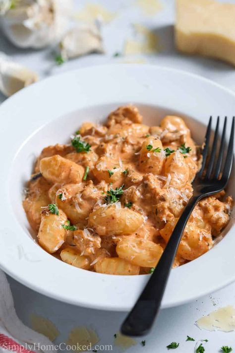 Creamy Chicken Gnocchi With Red Sauce Gnocchi With Chicken, Creamy Chicken Gnocchi, Tomato Gnocchi, Creamy Gnocchi, Cream Of Mushroom Chicken, Gnocchi Dishes, Red Sauce Recipe, Chicken Pasta Dishes, Chicken Gnocchi