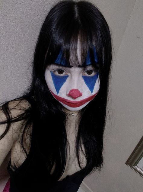 Deranged Clown Makeup, Clown Girl Aesthetic, Clown Makeup Girl, Girl Clown, Clown Aesthetic, Clown Costume Women, Beautiful Halloween Makeup, Cute Clown Makeup, Mime Makeup