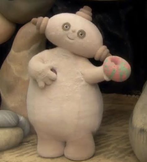 Makka Pakka Night Garden, Makka Pakka Pfp, Makka Pakka Aesthetic, Makka Pakka Wallpaper, Macca Pacca, Makka Pakka, In The Night Garden, Maroon Jacket, Beautiful Scenery Pictures