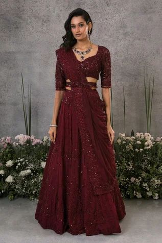 Lehenga Blouse Designs Back, Lehenga With Belt, Indian Engagement Outfit, Maroon Bridal Lehenga, Gold Blouse Designs, Maroon Lehenga, Lehenga Bridesmaid, Kurta Lehenga, Trending Clothes