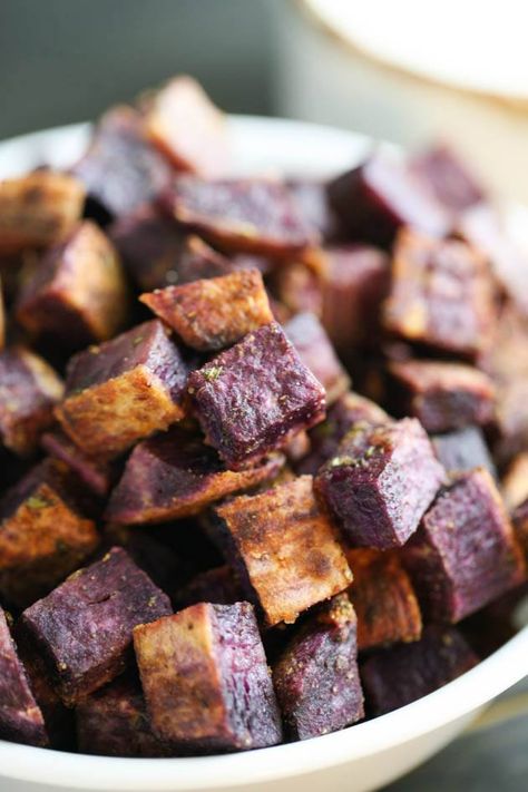 Plant Lasagna, Baked Purple Sweet Potato, Purple Sweet Potato Recipes, Garlic Dipping Sauce, Sweet Potato Varieties, Sweet Lunch, Sweet Potatoes Recipe, Orange Sweet Potatoes, Purple Sweet Potato