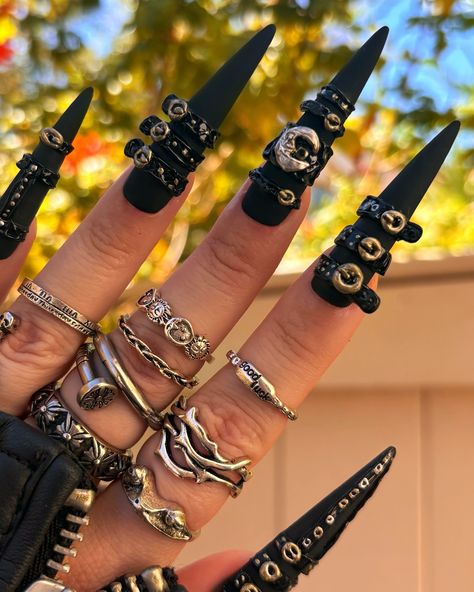 He’s just a man, with scissors for hands ��✂️🖤 The full hand reveal!! Edward Scissorhands coded nails - everything is hand sculpted and molded. Every single buckle and belt crafted by meeeee. I really stayed true to his outfit - look at the hand crafted moon buckle?! Phew. I’m so proud of this set and honestly I’d wear these all year round as it’s very goth baddie core and that’s my whole vibe. What do we think?! Products used: @sissiofficial_ Black gel polish, black clay, molten metal in s... Edward Scissorhands Nails, Halloween Baddie Nails, Halloween Nails Long, Nail Design Halloween, Halloween Nails Inspo, Baddie Core, Black Gel Polish, Goth Baddie, Black Halloween Nails