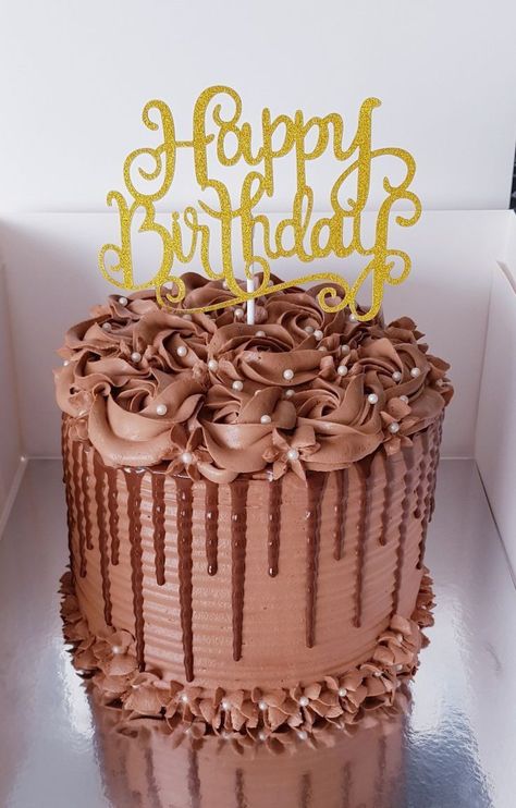 Elegant Chocolate Cake Design, Chocolate Explosion Cake, Cake Recipe For Decorating, Soccer Birthday Cakes, Interesting Cakes, Holiday Desserts Christmas, Chocolate Cake Designs, Special Birthday Cakes, Bake Sale Recipes