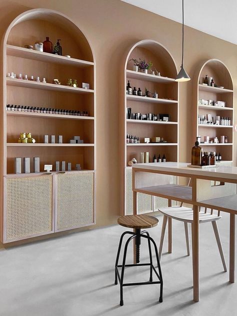 Salon Display Ideas Retail, Nail Store Interior Design, Beauty Store Interior, Beauty Center Design, Beauty Store Design, Makeup Store Design, Retail Shop Design, Salon Retail Display, Beauty Shop Decor