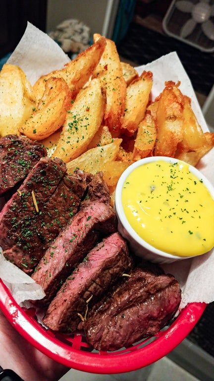 Steak and chips with Bearnaise sauce.  By u/sanfransolo. Chip Steak Recipes, Food Recipe Videos, Steak And Chips, Recipe Example, Recipe Videos, Gluten Free Cooking, Chef Recipes, Steak Recipes, Food Recipe