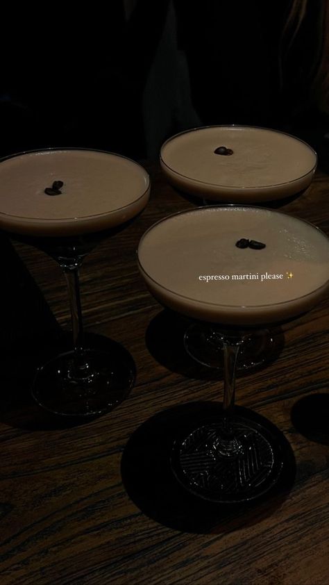 Espresso Martinis Aesthetic, Espresso Martini Instagram Story, Espresso Martini Captions, Fall Cocktail Aesthetic, Cocktail Asthetic Picture, Espresso Martini Aesthetic, Espresso Aesthetic, Food Captions, Fancy Drinks