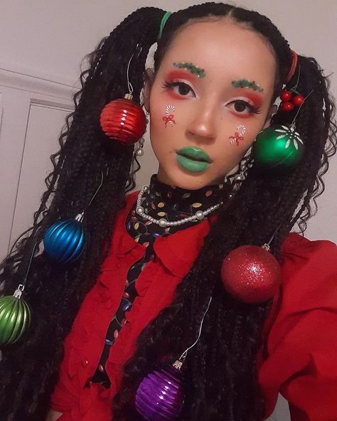 Ig: anihcul #clowncore #clownpunk #kidcore #clownmakeup #christmas Creative Christmas Makeup Looks, Creative Christmas Makeup, Clowncore Fashion, Christmas Clown, Christmas Makeup Looks, Creative Eye Makeup, Clown Makeup, Creative Eye, Christmas Makeup